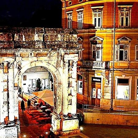 Apartmani Delas Pjescana Uvala Esterno foto
