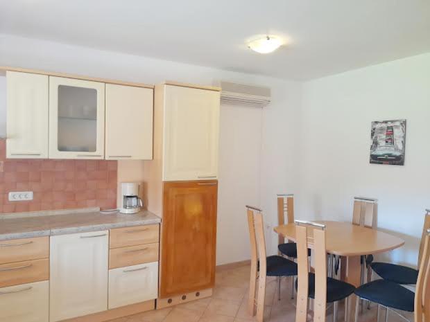 Apartmani Delas Pjescana Uvala Esterno foto