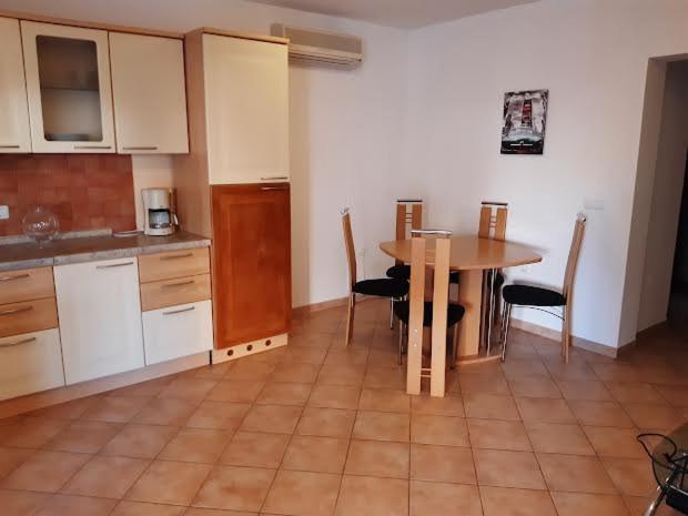 Apartmani Delas Pjescana Uvala Esterno foto