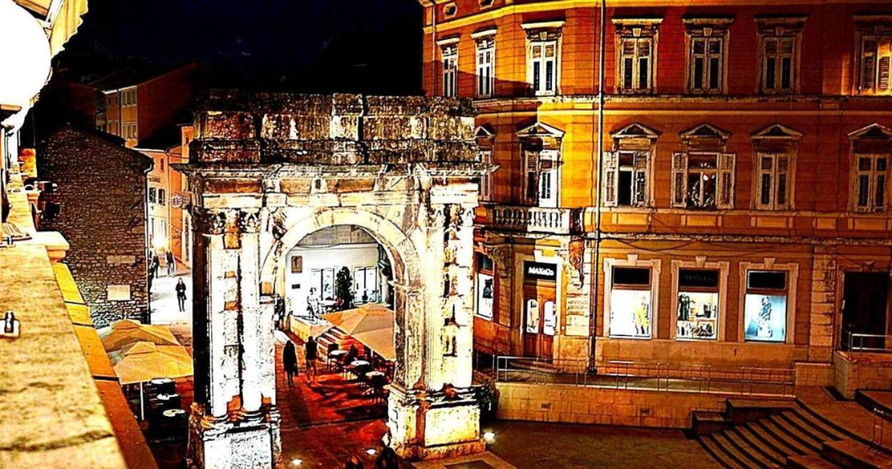 Apartmani Delas Pjescana Uvala Esterno foto