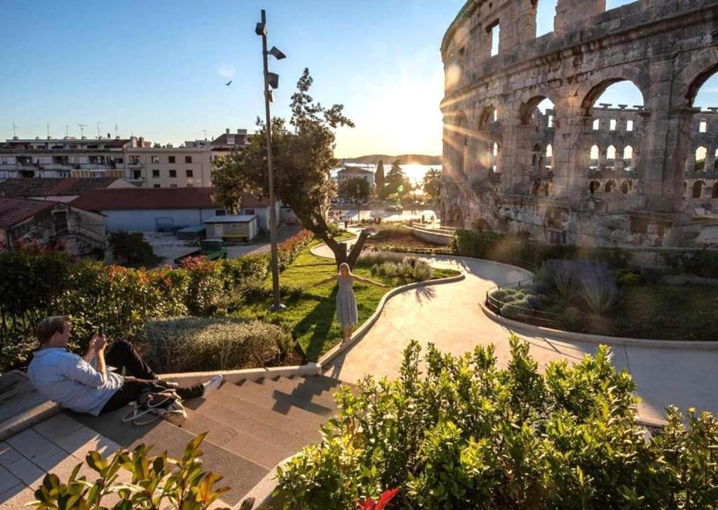 Apartmani Delas Pjescana Uvala Esterno foto