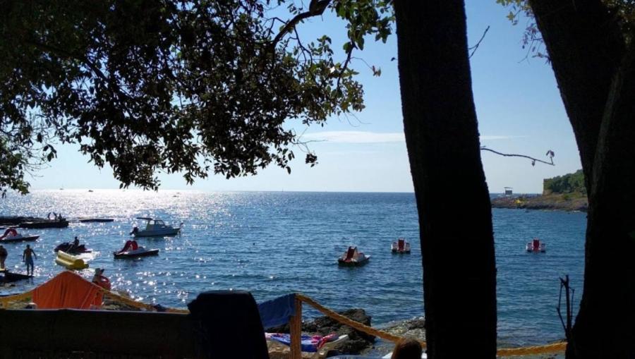 Apartmani Delas Pjescana Uvala Esterno foto