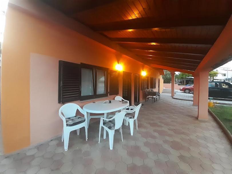 Apartmani Delas Pjescana Uvala Esterno foto