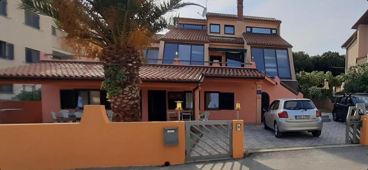 Apartmani Delas Pjescana Uvala Esterno foto