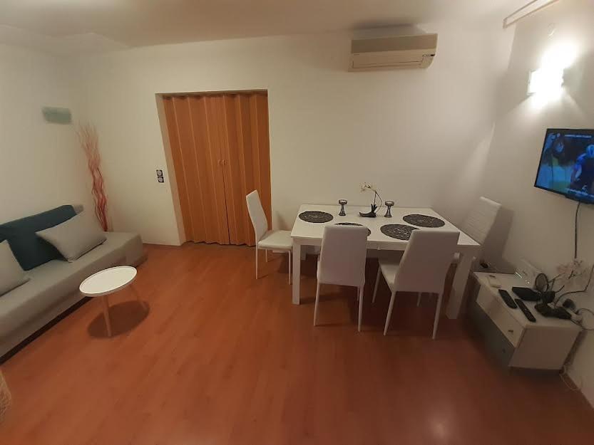 Apartmani Delas Pjescana Uvala Esterno foto