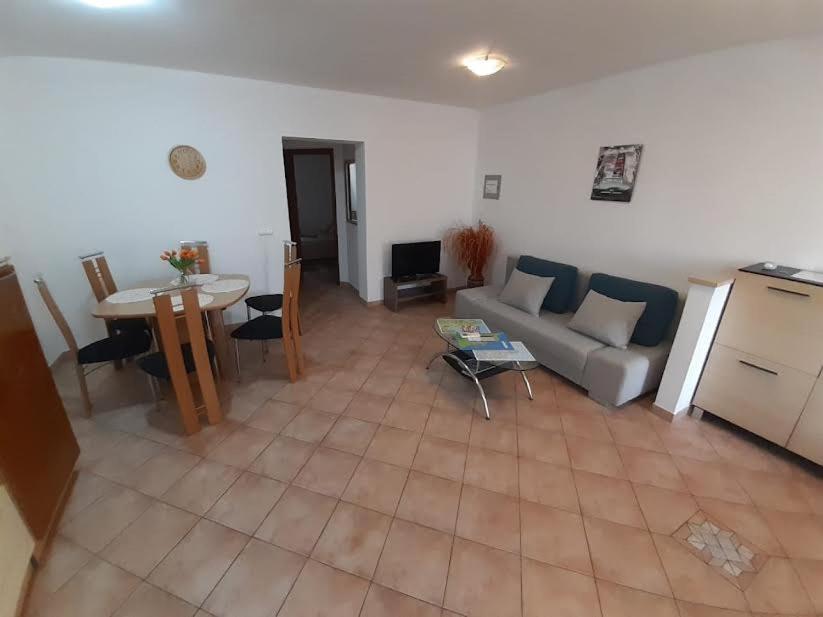 Apartmani Delas Pjescana Uvala Esterno foto