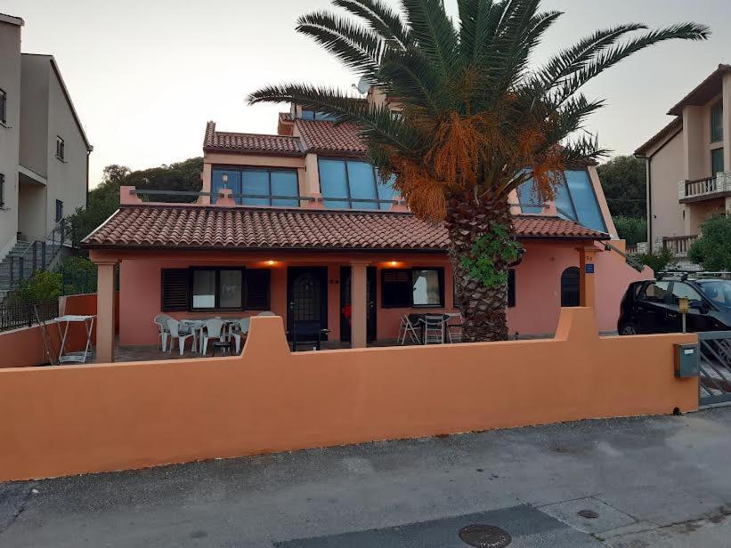 Apartmani Delas Pjescana Uvala Esterno foto