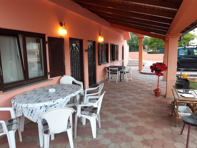 Apartmani Delas Pjescana Uvala Esterno foto