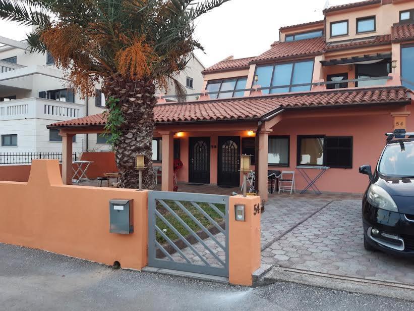 Apartmani Delas Pjescana Uvala Esterno foto
