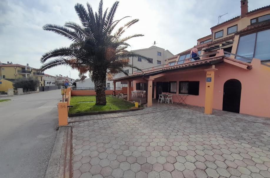 Apartmani Delas Pjescana Uvala Esterno foto