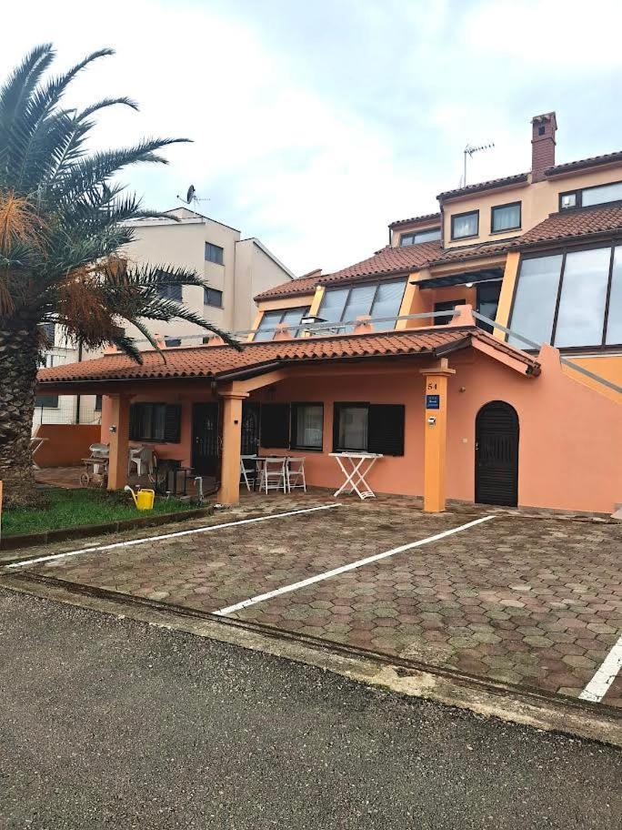 Apartmani Delas Pjescana Uvala Esterno foto