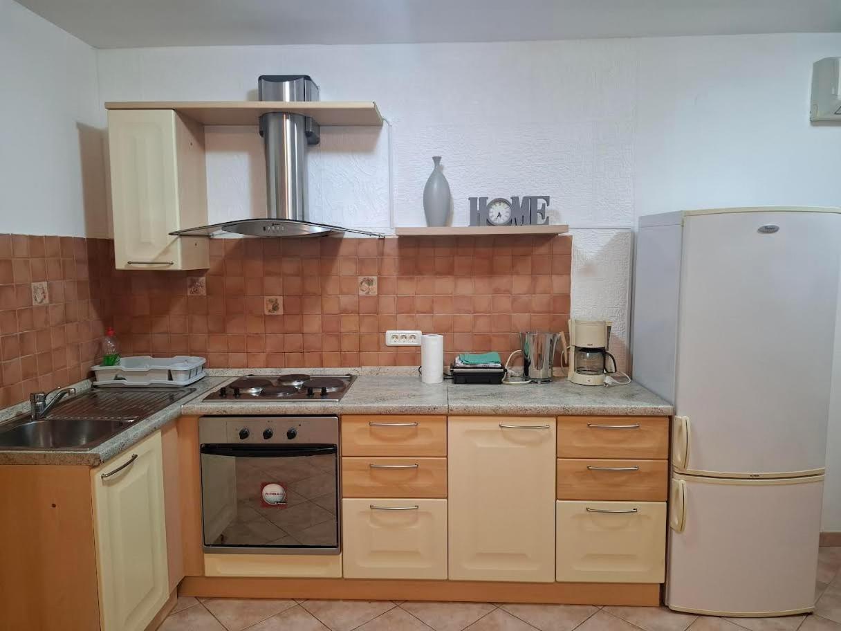 Apartmani Delas Pjescana Uvala Esterno foto