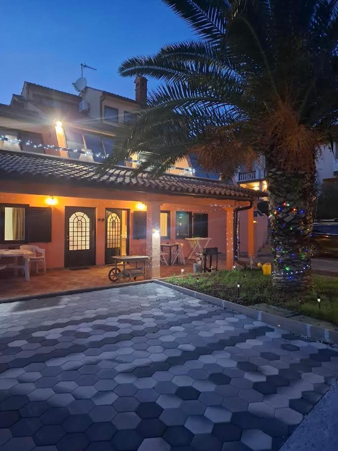Apartmani Delas Pjescana Uvala Esterno foto